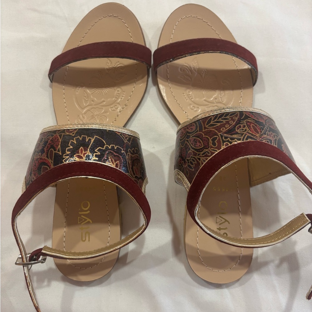 Stylish Clarks Sandals with Floral Pattern